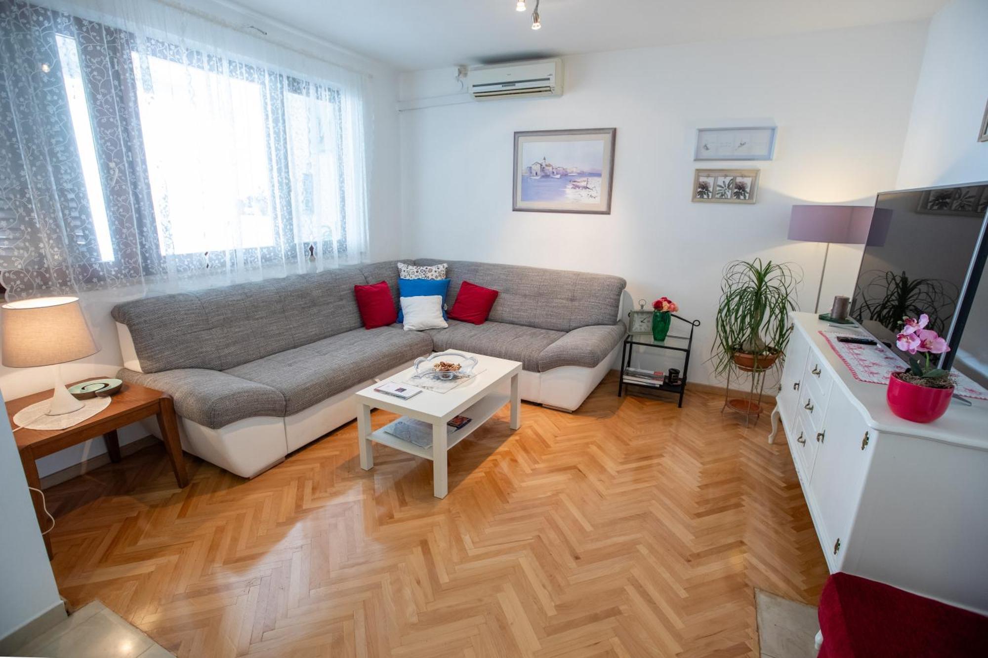 Apartment Gloria Подстрана Екстериор снимка